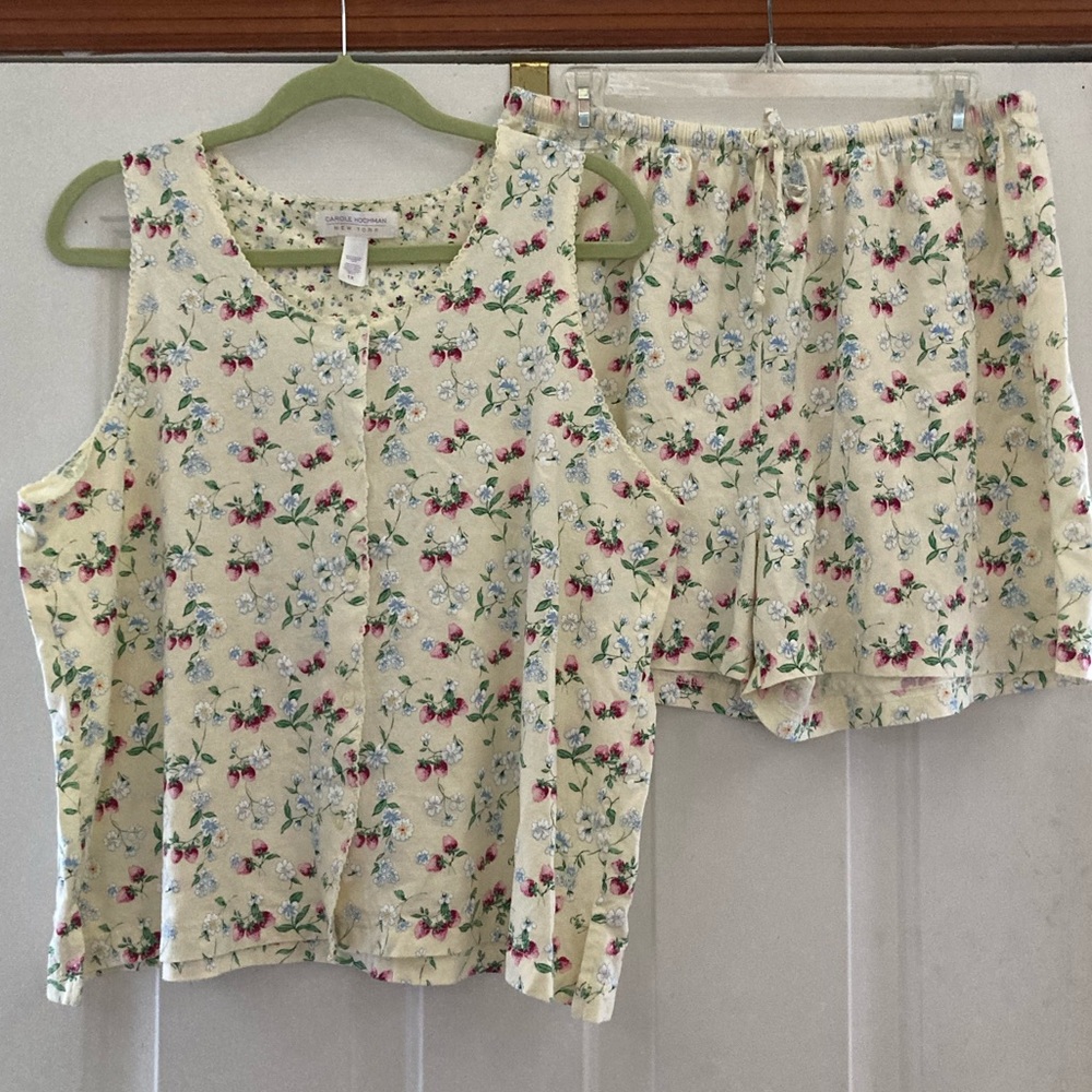 Carole Hochman Plus Size Pajama Set
Size 1X
2 piece set